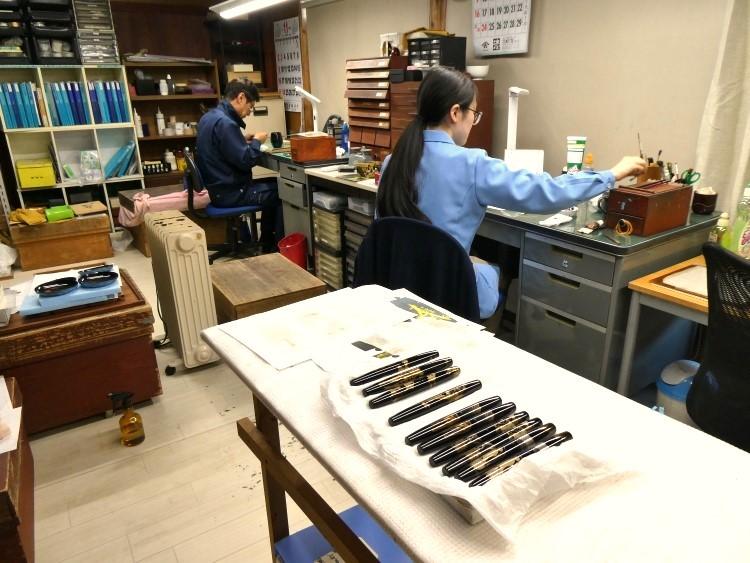 CRAFT & CURATE　蒔絵が彩る万年筆｜手しごとの舞台　～〈輪島屋善仁〉の工房へ～
