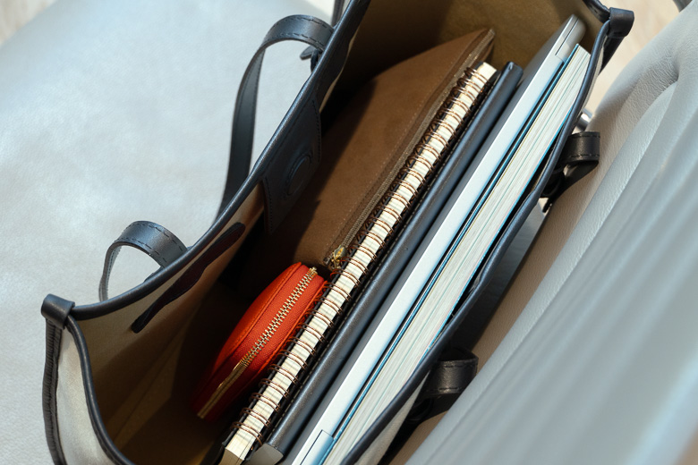 伊東屋　カラーチャート　ペンケーススリム