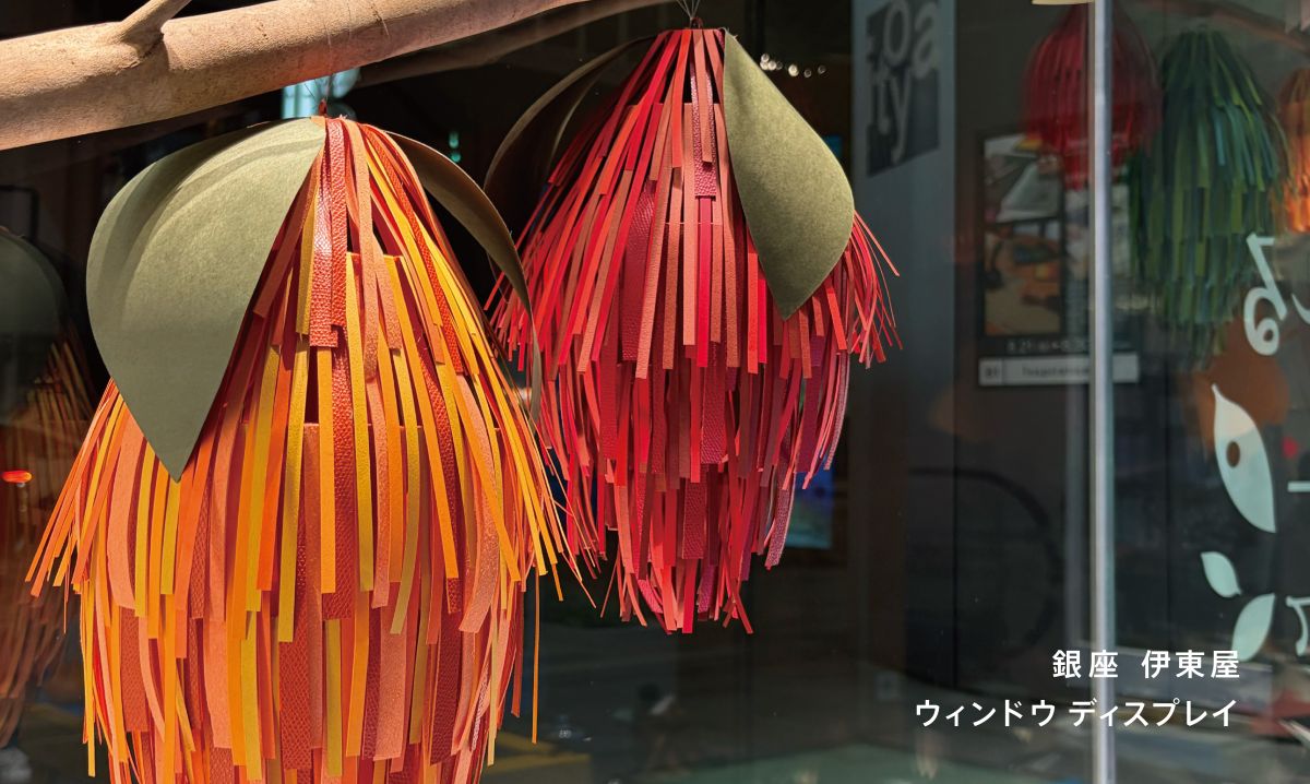 「”好き”から生まれるクリエイター お気に入りを集めて」　伊東屋 秋のウィンドウディスプレイ